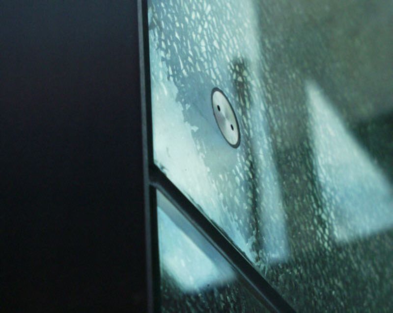 Foil delamination at the edge of a laminated glass pane