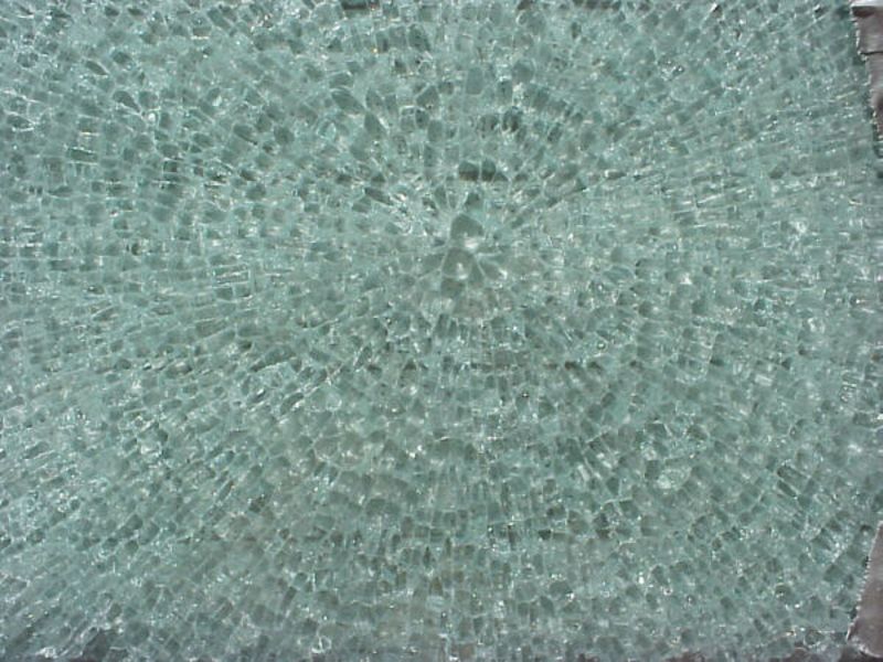 Fracture of a safety glass pane caused by a nickel sulfide embedding